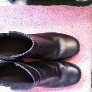 Clarks Bendable Dream Belle black boots